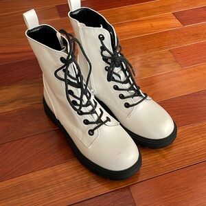 Women’s boots.  Never worn